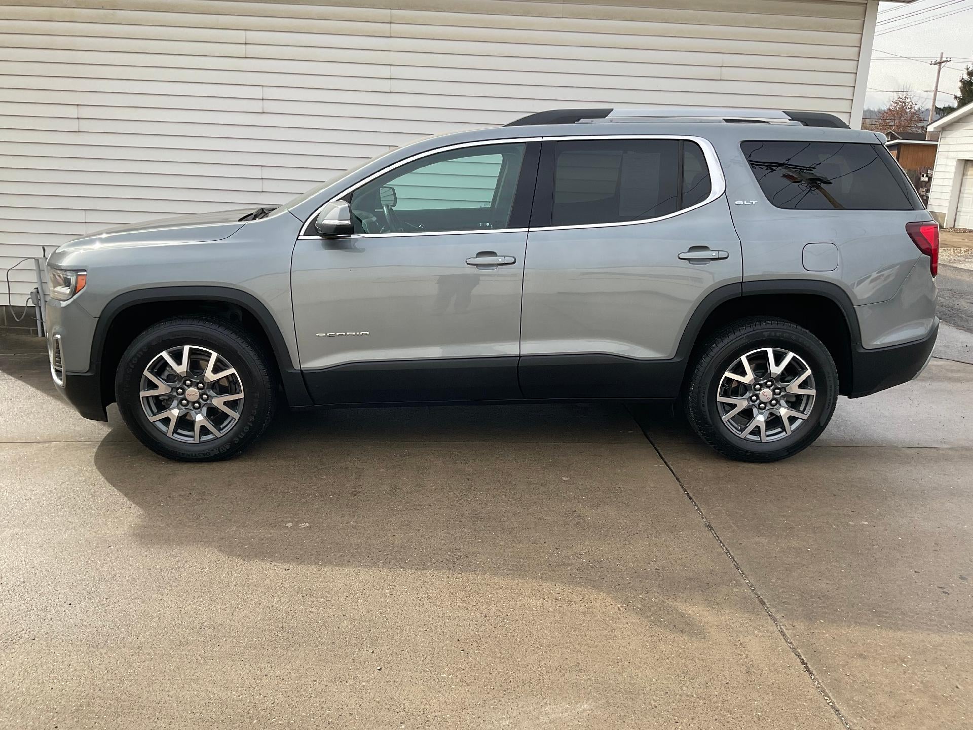 2023 GMC Acadia SLT