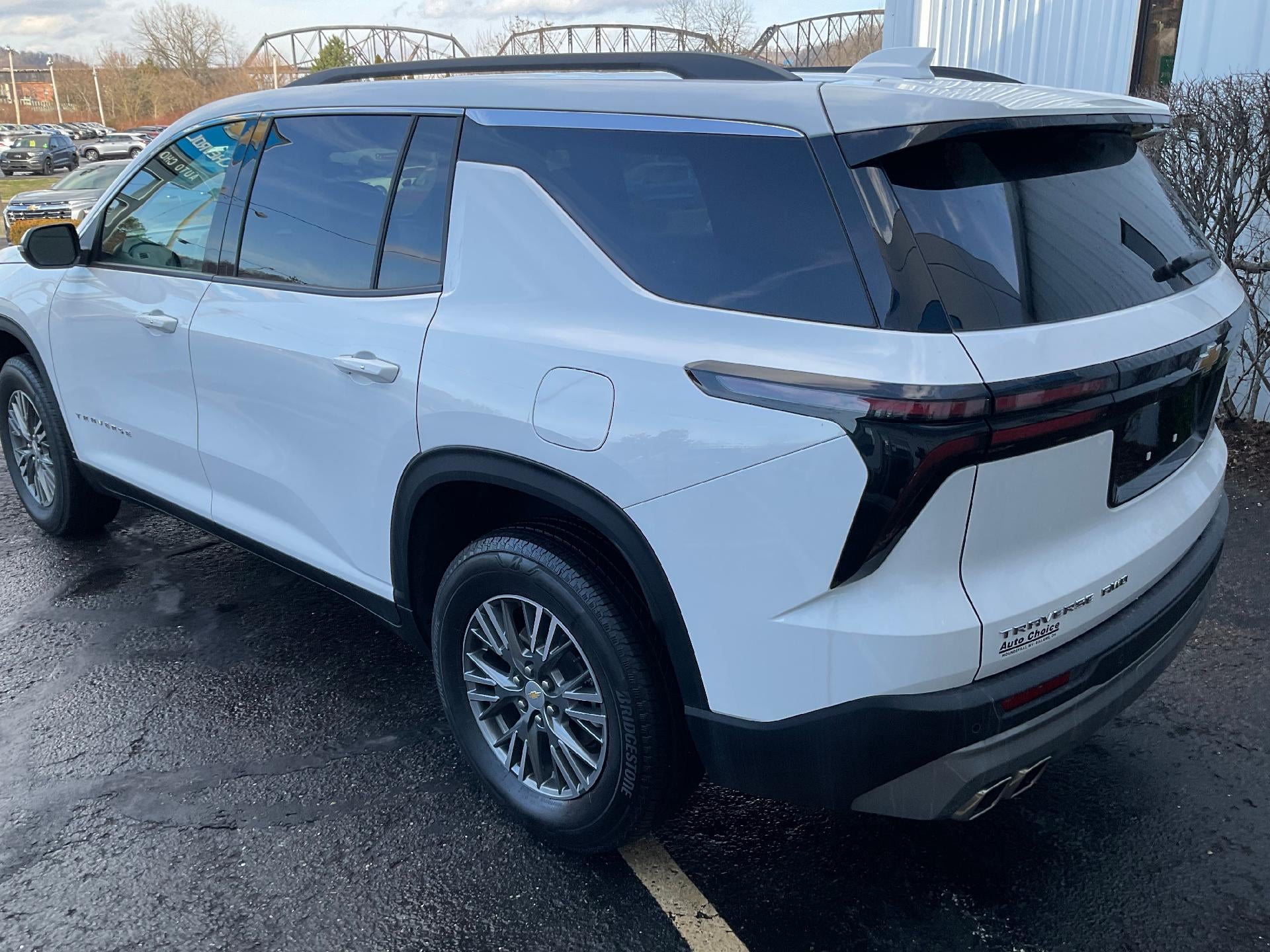 2025 Chevrolet Traverse LT