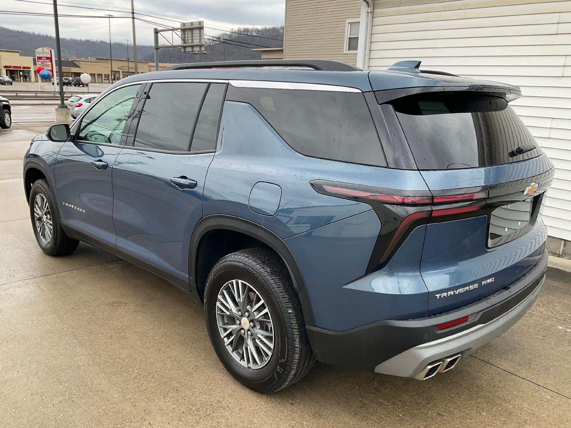 2025 Chevrolet Traverse LT