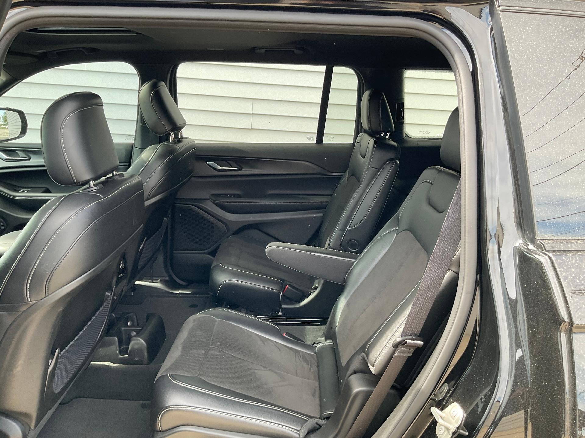 2023 Jeep Grand Cherokee L Laredo 4x4