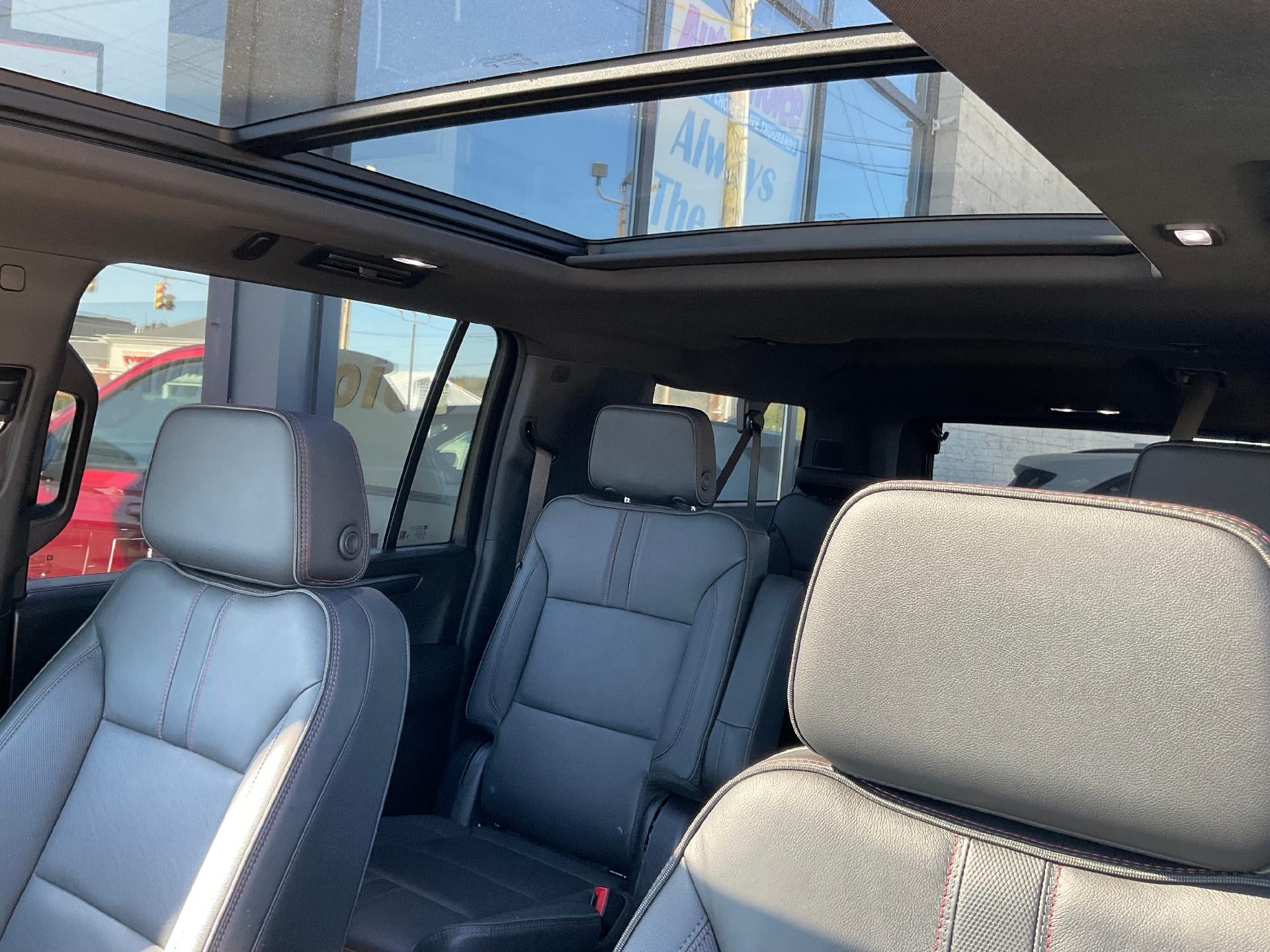 2025 Chevrolet Suburban 4WD RST