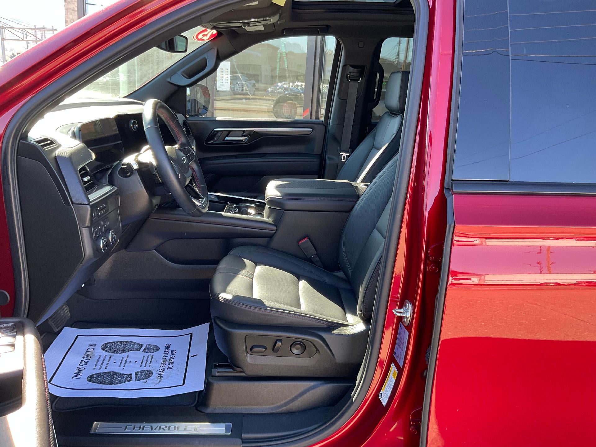 2025 Chevrolet Suburban 4WD RST