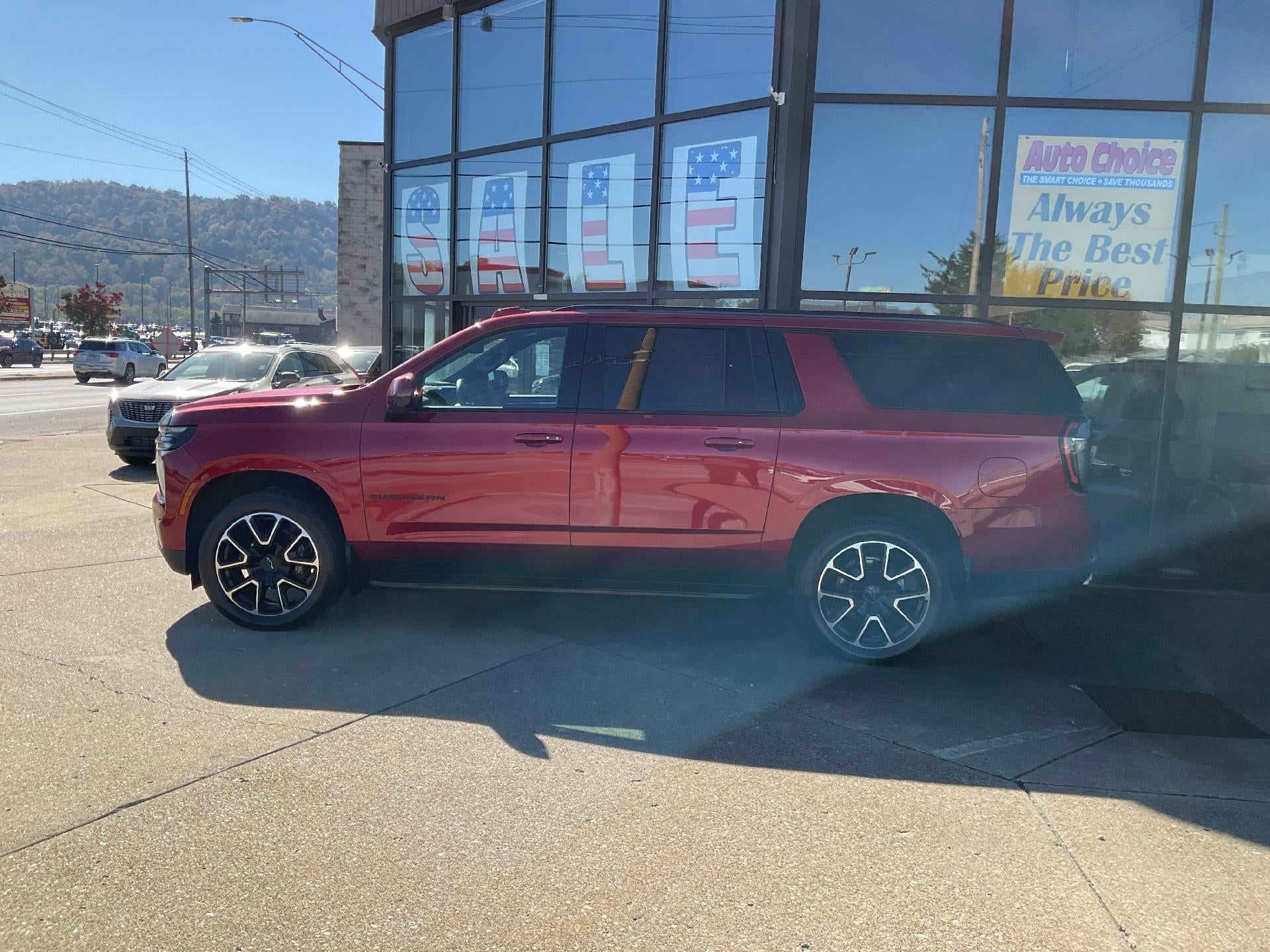 2025 Chevrolet Suburban 4WD RST