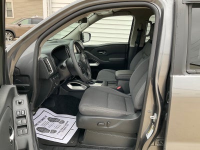2024 Nissan Frontier Crew Cab 4x4 SV