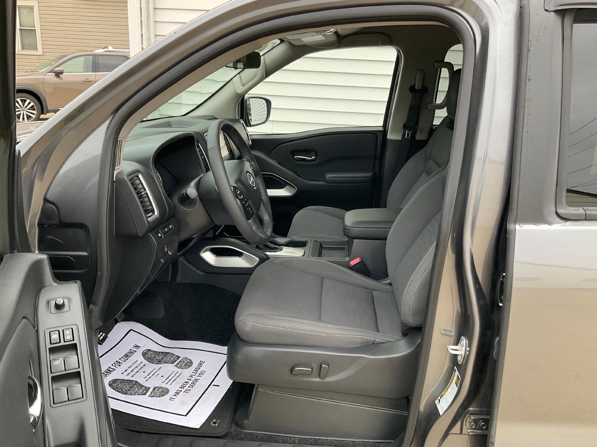 2024 Nissan Frontier Crew Cab 4x4 SV