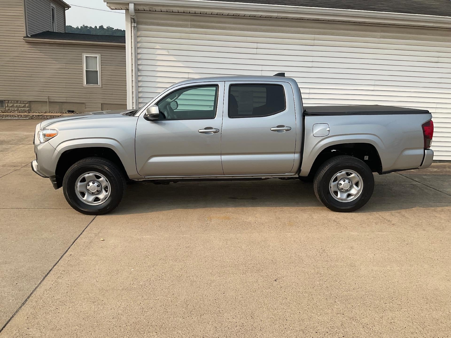 2023 Toyota Tacoma 4WD 4WD SR Double Cab 5' Bed V6 AT (GS)