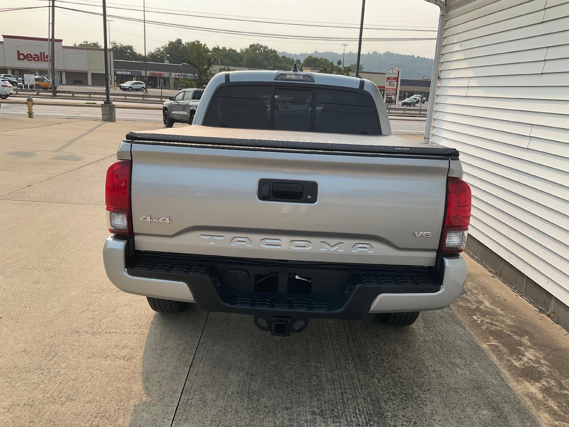 2023 Toyota Tacoma 4WD 4WD SR Double Cab 5' Bed V6 AT (GS)