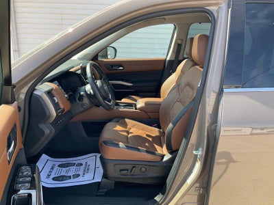 2024 Nissan Pathfinder Platinum 2WD