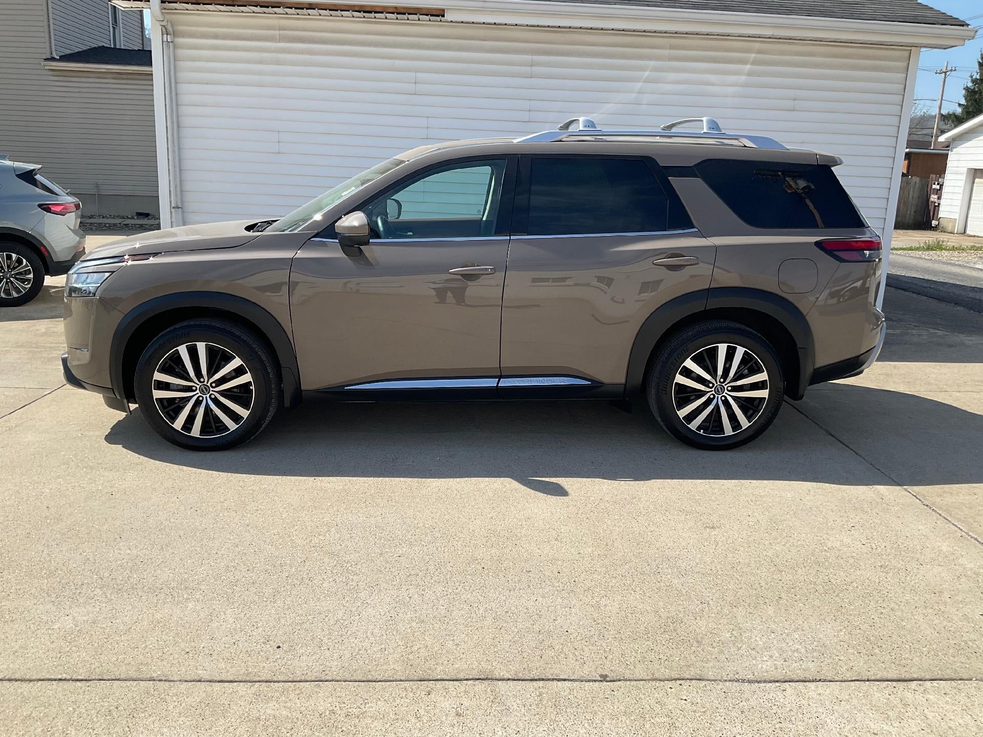 2024 Nissan Pathfinder Platinum 2WD